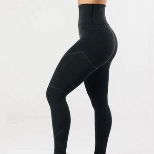 New!! Alphalete OG Revival leggings - Black Medium